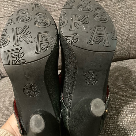 Esska classic black Mary Jane heels. Size 6.5. Good used condition. - Picture 7 of 7